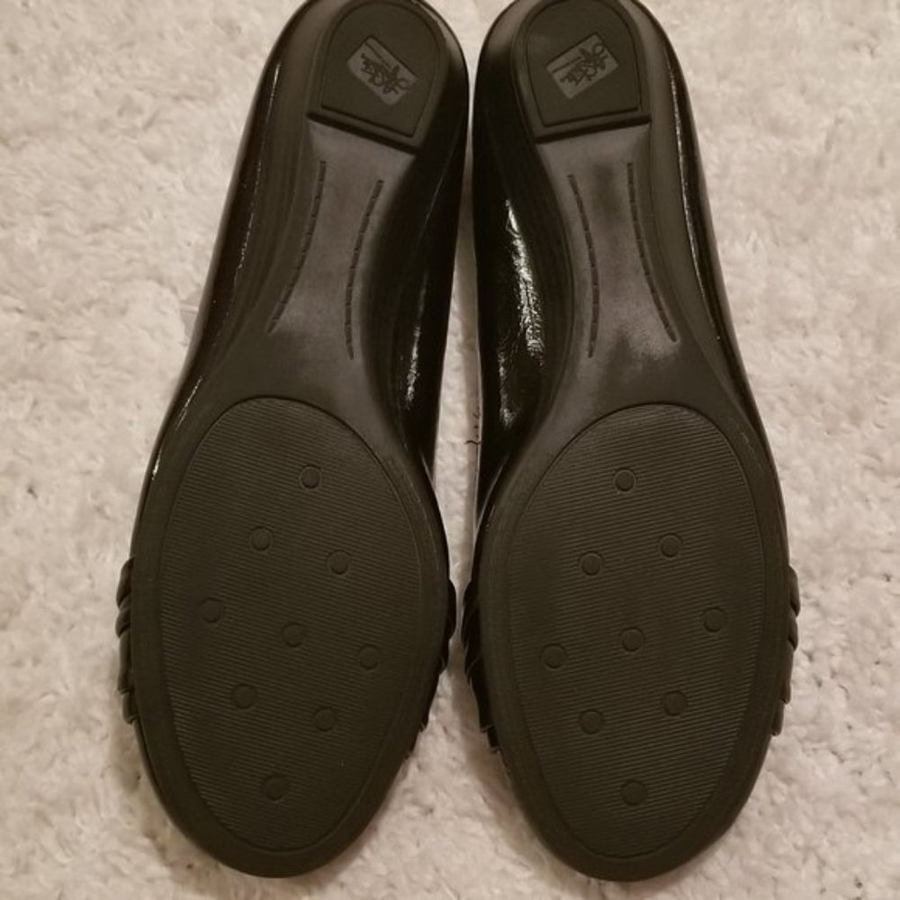 Brown Buckle-Toe Flats - New In Box - Picture 11 of 15